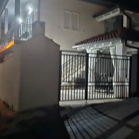 Apartman Stella Рованиска Екстериор снимка