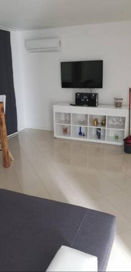 Apartman Stella Рованиска Екстериор снимка